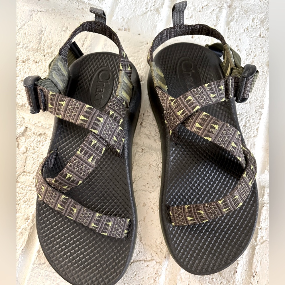 EUC Kids Size 3 Chacos. Green/black